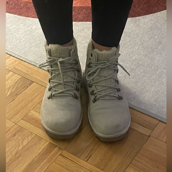 EUC women’s BearPaw ankle boots. Size 8 - Picture 15 of 16